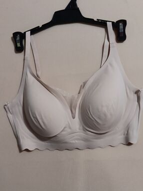 athletica Light Nude Seamless Molded Bra with Scalloped Band